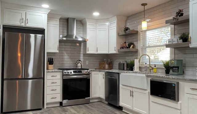 Freshly-remodeled, dog-friendly Westwood charmer!