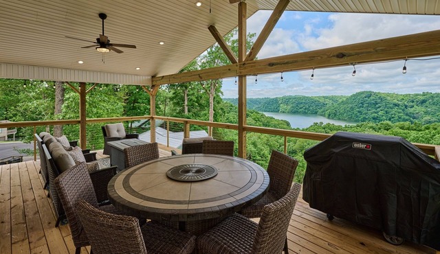 Freshly Remodeled House! Overlooks Dale Hollow!