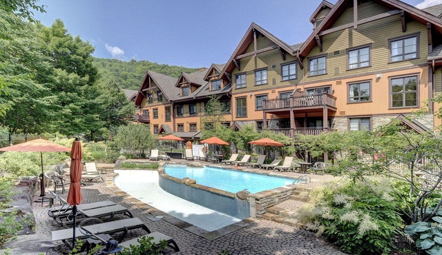 Freshly Renovated Ski-In/Ski-Out Luxury Condo