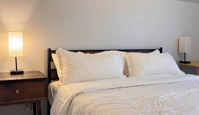 Freshly Renovated 3-bedroom house with AC in charming Kenosha