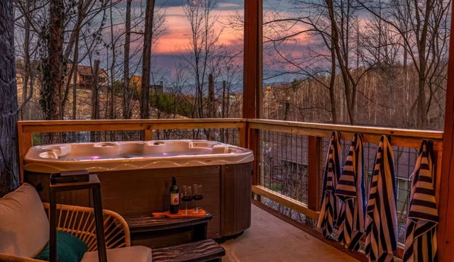 Freshly Renovated! 3 Pools, Pickleball, Hot Tub, Game Rm!