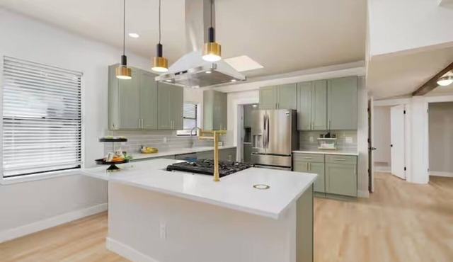 Freshly Renovated - 5 BR Historic Home Near DT