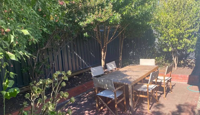 Freshly renovated gem - 1.5km from the city centre