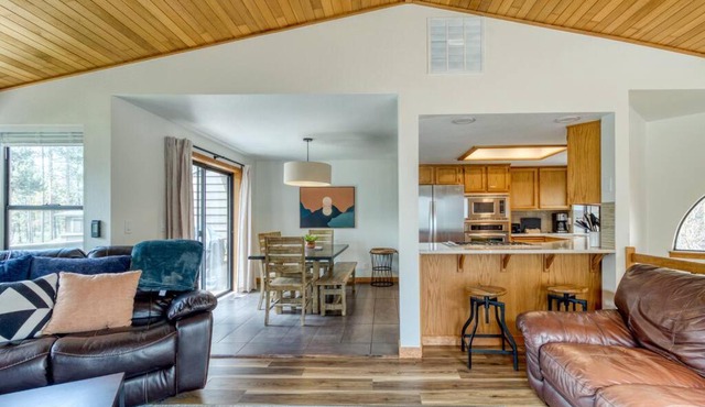 Freshly Renovated Sunriver Home