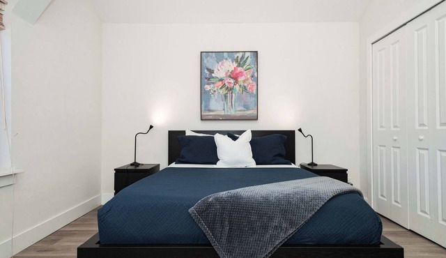 Freshly Renovated Apt - Steps from TIAA Bank Field