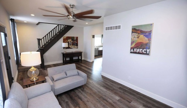 Freshly updated bungalow near Kimmswick and major highways- Prime Location