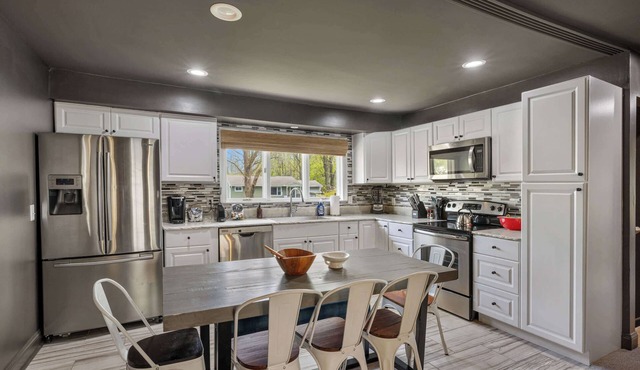 Freshly-Updated Cozy 4BR/2BA Serene Retreat!