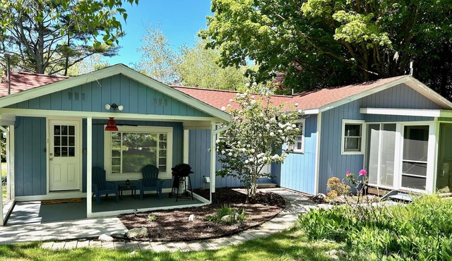 Freshwater Cottage - Across from Lake Michigan and minutes from Bass Lake