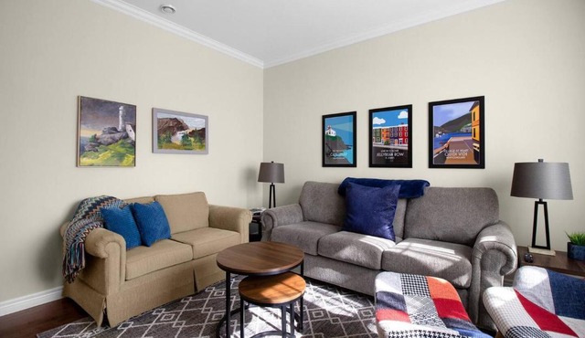 Freshwater Joys 4BR Jellybean Home Near Downtown