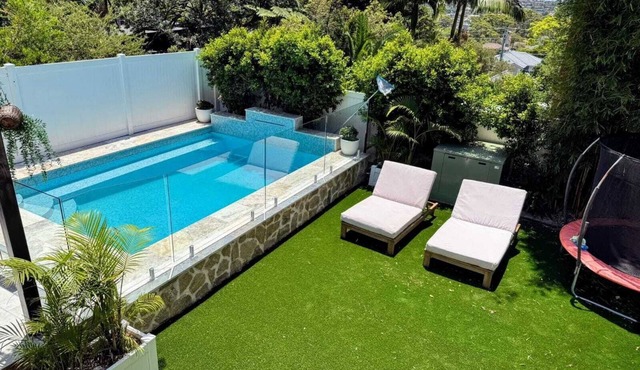 Freshwater Pearl - a stunning luxury retreat, close to beaches and shops!