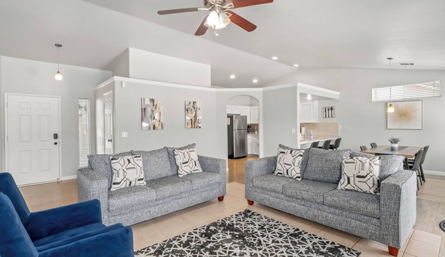 Fresno Home - Pool - 4:2 - Near Fig Garden Loop!
