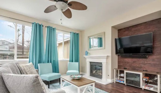 Fresno House|Fire Pit & Garage|Beautiful Backyard!