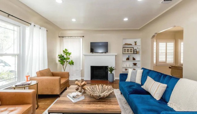 Fresno House | Free Disney+ | 2 miles to Airport