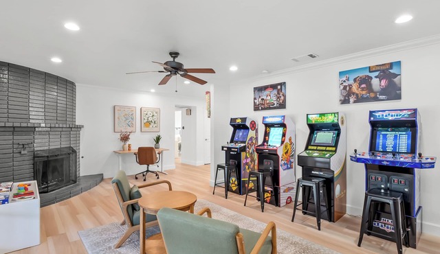 Fresno House - Pool + Arcade Games , Family Friendly!