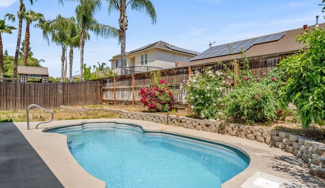 Fresno House , Pool , BBQ , Firepit , Garage , 3BD/2BTH