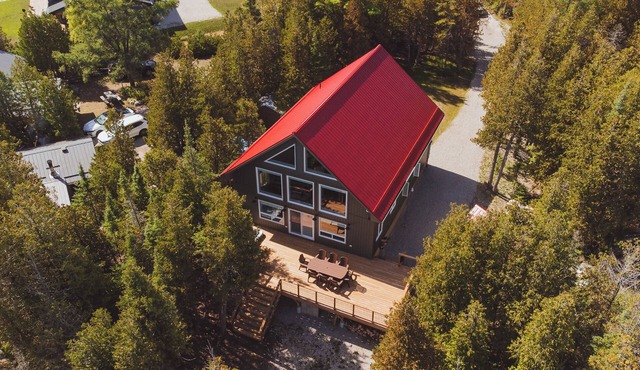 FreyBear - Luxury Lakefront to Lakehuron & Hot Tub