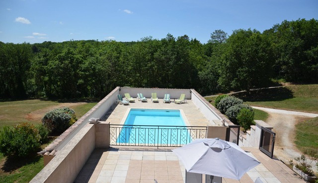 Freyssines, charming family home with private pool, pets welcome