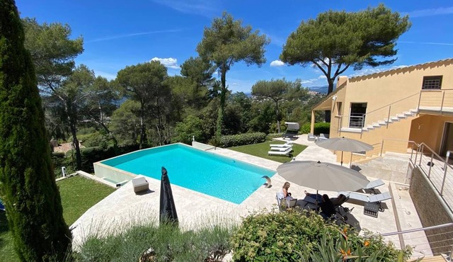 FRGK DATCHA in Mougins