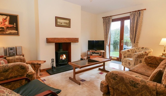 FRIARS FOLD, pet friendly, character holiday cottage in Newby Bridge