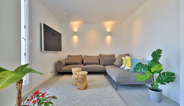 FRIDA 3 Bedroom Seaview Apartment 2 minutes walk from Saint-Tropez Port