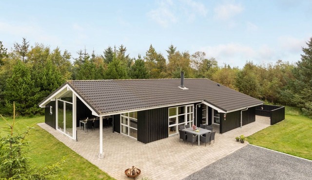 "Frida" - 700m from the sea by Interhome