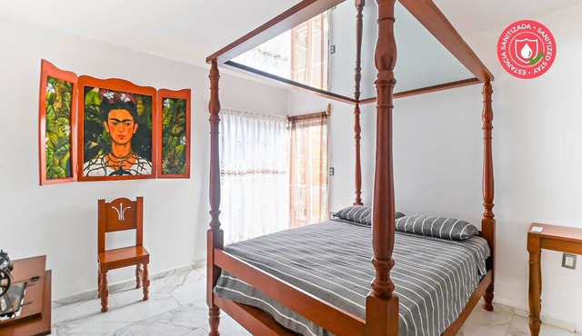 Frida's Room in Hotel| 5 min to boardwalk