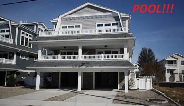 FRIDAY TO FRIDAY RENTAL: Townhouse with a bay view and a pool.
