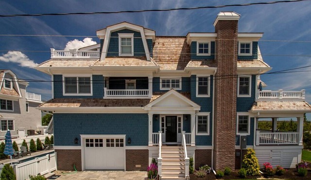 FRIDAY TO FRIDAY RENTAL. OCEAN FRONT BEAUTIFUL HOME! PANORAMIC VIEWS!