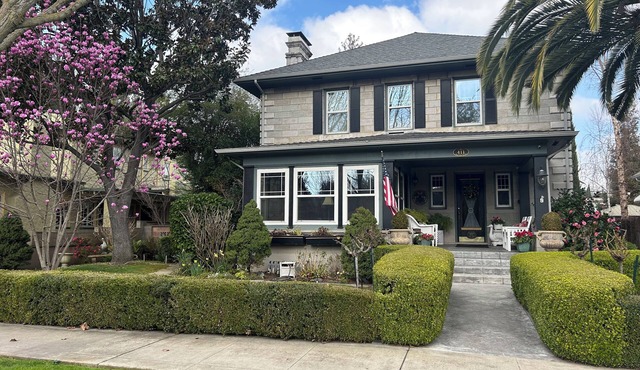 Friedberger Manor - Enjoy Downtown Elegance - 3b/2.5ba, Parlor, Porch & Garden