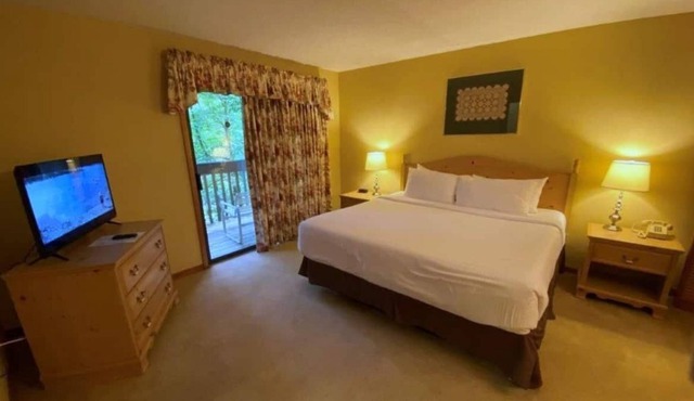 Friend and Family Getaway! 3 Great Units Minutes from Panthertown Valley Trail!