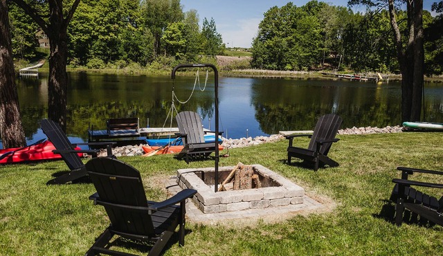 Friend and Family Lake house - Sleeps 16+