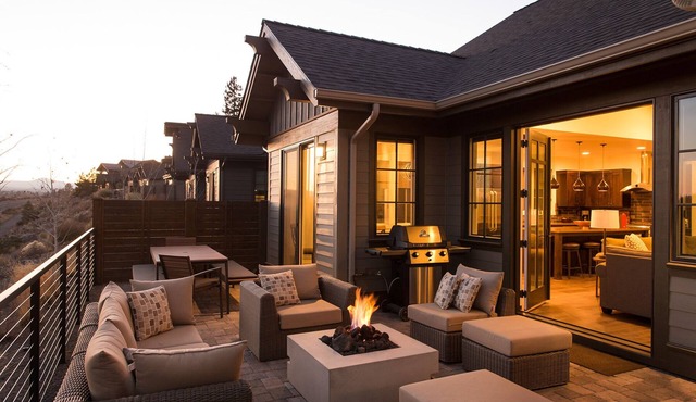 Friendcation in Bend ~ hot tub ~ bunk beds ~ resort pool + amenities ~ golf ~🐶