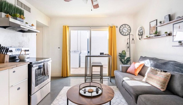 Friendly 2BR Retreat BBQ & Free Parking