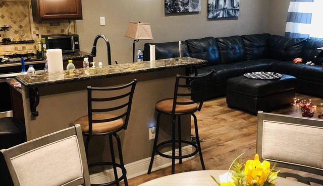 Friendly Alamodome House 7guests 3 Broom 2 bath , walking distance to downtown