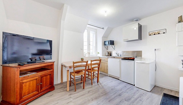 Friendly and functional apartment in the heart of the town of Fougeres.