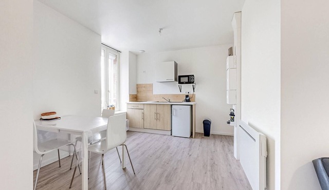 Friendly and functional apartment in the heart of the town of Fougeres.