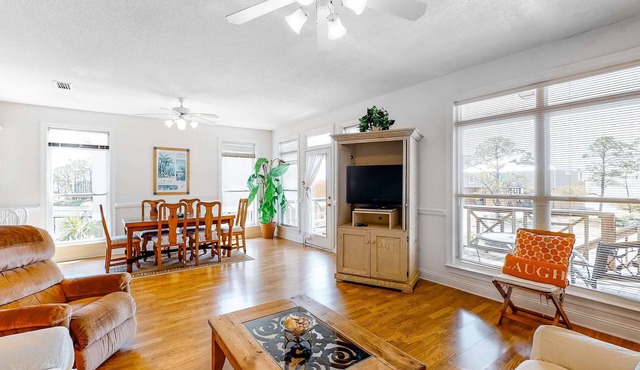 Friendly Duplex w/Full Kitchen, Central AC, Washer/Dryer, & High-Speed WiFi!