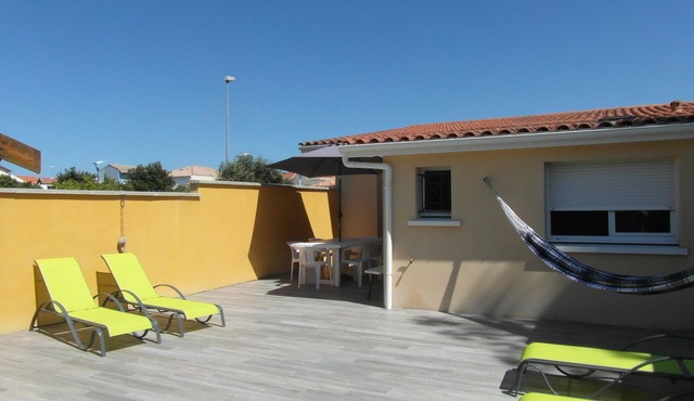 Friendly renovated house, modern&comfortable, ideal location, close to the beach