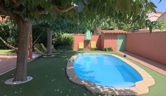 Friendly villa with swimming pool close to the beach