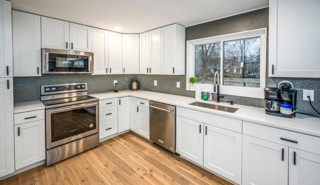 Friends and Family Lg Luxury Home Near Indian Hill, 6 bedrooms