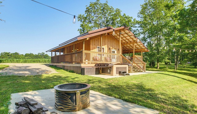'Friends & Family' Rental Cabin w/Hot Tub!
