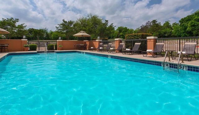 Friends Getaway! 3 Comfortable Units, Pool, FREE Parking, Near The Vortex!