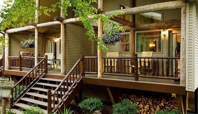 Friends Lake Inn