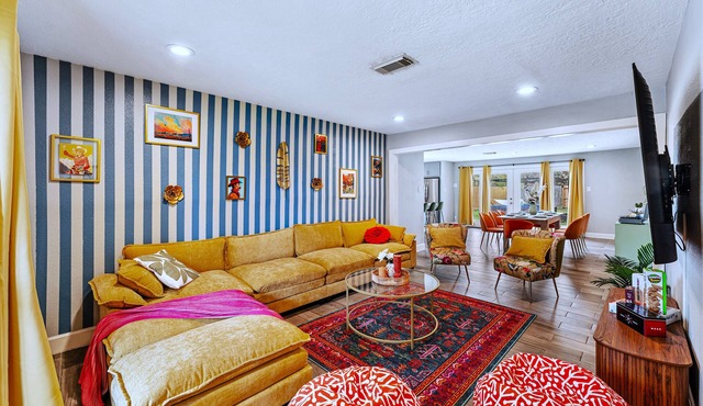 Friends-Themed 4BD + Pingpong & Outdoor Theater