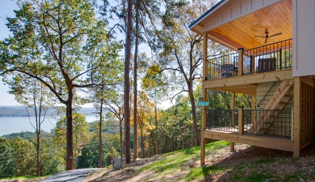Friends-Themed Central Perk Cabin with Lake Views, Hot Tub, and Cozy Comfort