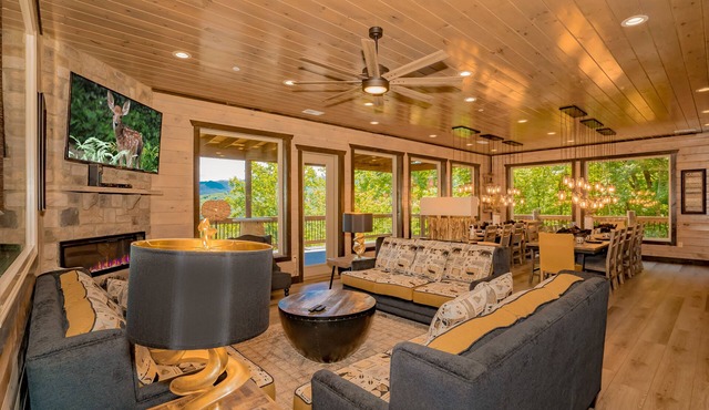 Friendship Mtn Retreat: : Indoor Pool, Mtn View, Theater, Games, Hot Tub, Wifi