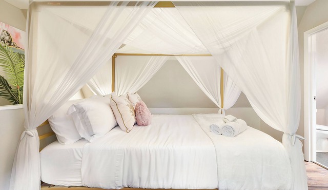 Friendship~Queen Bed ~Parking~Quiet