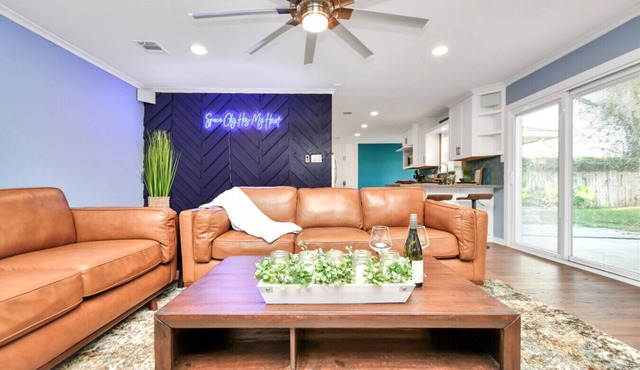 Friendswood Family Getaway 4BR Pool + Hot Tub