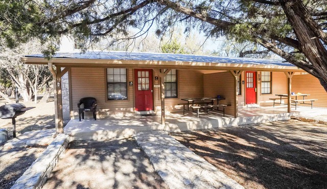 Frio Country Resort - Within walking distance to the Frio River!
