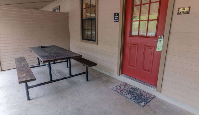 Frio Country Resort - Within walking distance to the Frio River!